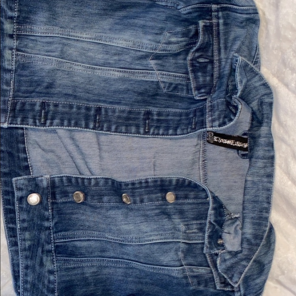 Medium  jean jacket, half back